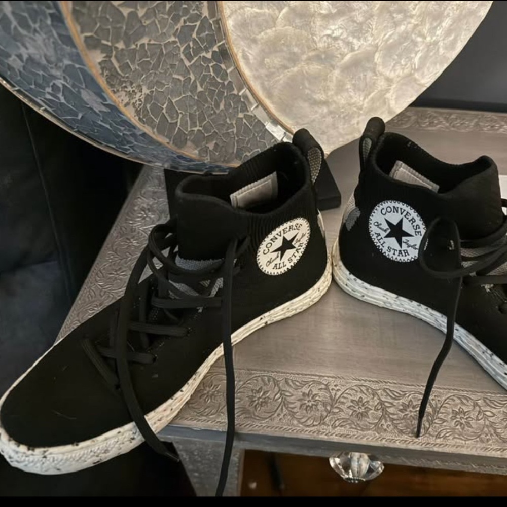 Ladies pull on converse